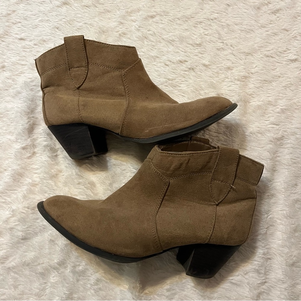 5/25 🦋 Faded Glory Brown Ankle Boot